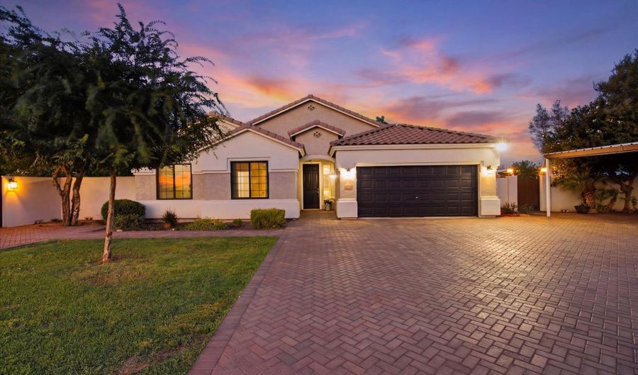 10013 S 280TH Ln, Buckeye, AZ 85326 - 4 Beds, 2 Bath