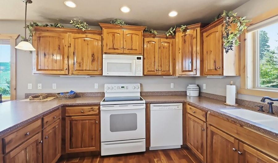 1402 N Aspen Dr, Brian Head, UT 84719 - 3 Beds, 4 Bath