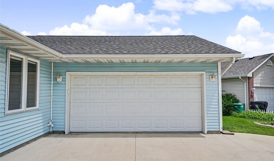 604 SE Tower Ct, Ankeny, IA 50021 - 3 Beds, 3 Bath