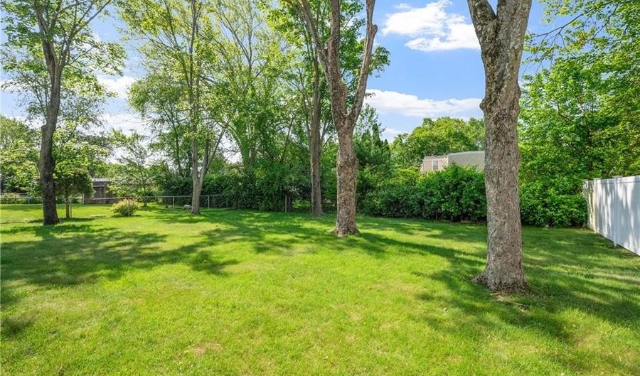 30 Winthrop St, East Providence, RI 02915 - 3 Beds, 1 Bath