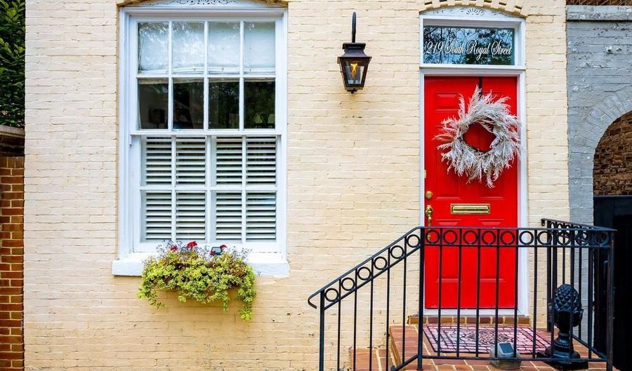 219 S ROYAL St, Alexandria, VA 22314 - 2 Beds, 3 Bath