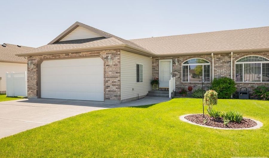 3794 John Adams Pkwy, Ammon, ID 83406 - 2 Beds, 2 Bath