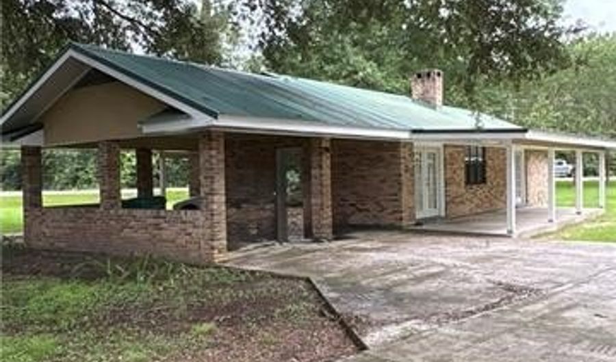 1425 N COLUMBIA St, Bogalusa, LA 70427 - 3 Beds, 2 Bath