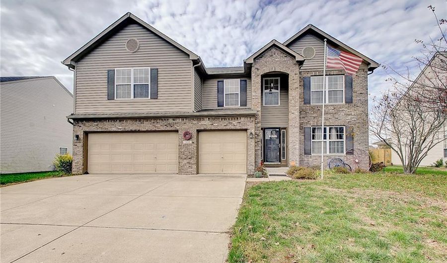 7632 Sleeping Ridge Dr, Indianapolis, IN 46217 - 4 Beds, 3 Bath