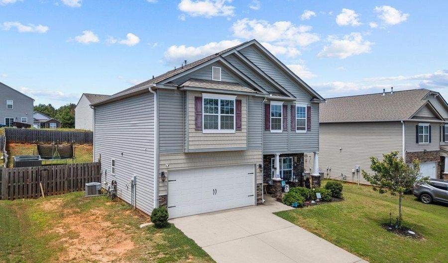 559 Falls Cottage Run, Boiling Springs, SC 29316 - 4 Beds, 3 Bath