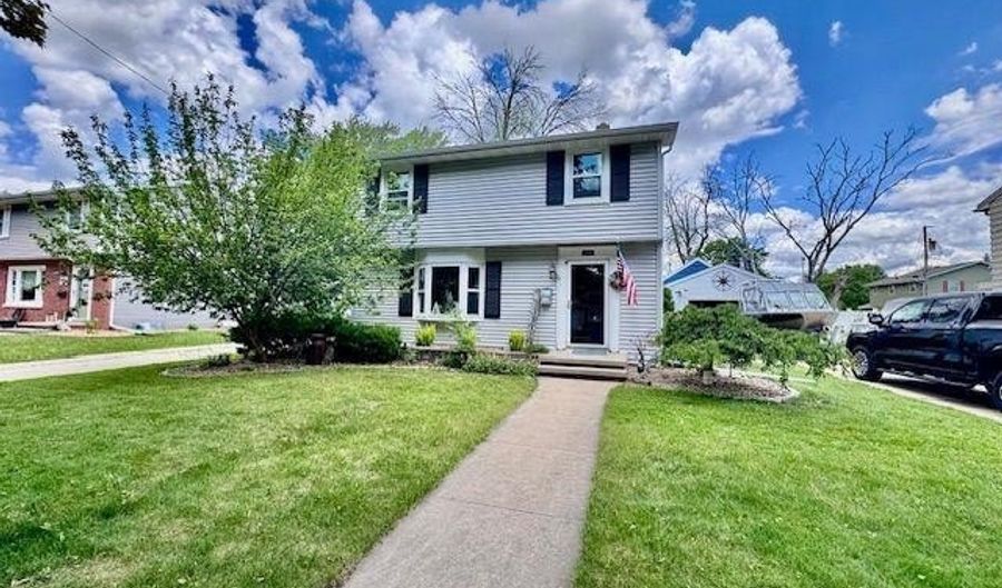 1118 PARKWAY Blvd, Appleton, WI 54914 - 3 Beds, 2 Bath