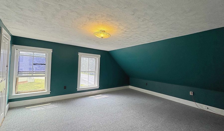 136 Sullivan St, Charlestown, NH 03603 - 3 Beds, 1 Bath
