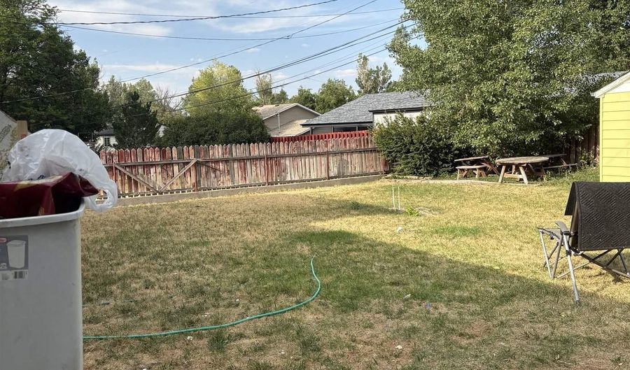 1421 Ivy Ln, Casper, WY 82601 - 5 Beds, 2 Bath