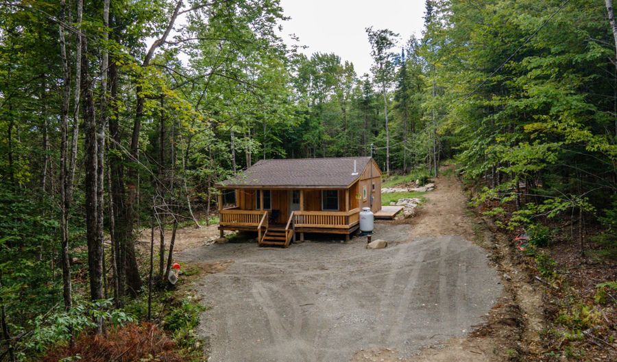 8 Magnolia Ln, Starks, ME 04911 - 2 Beds, 1 Bath