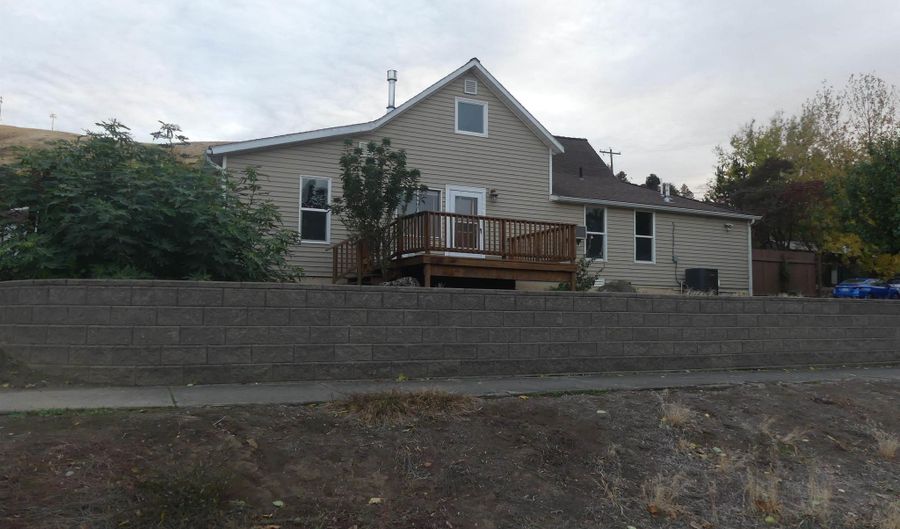 810 2nd St, Asotin, WA 99402 - 3 Beds, 2 Bath