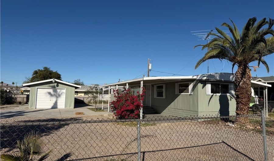 1001 Holly St, Bullhead City, AZ 86442 - 3 Beds, 2 Bath