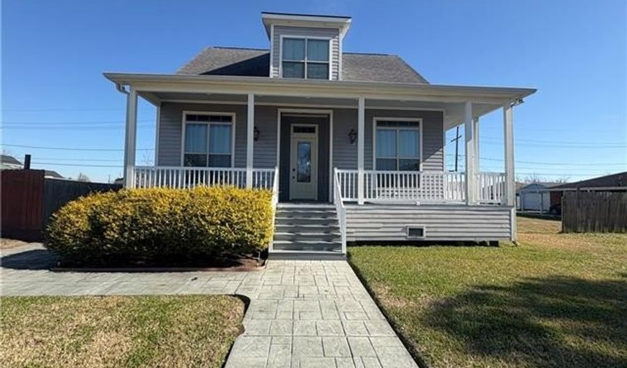 1529 SCHNELL Dr, Arabi, LA 70032 - 3 Beds, 3 Bath