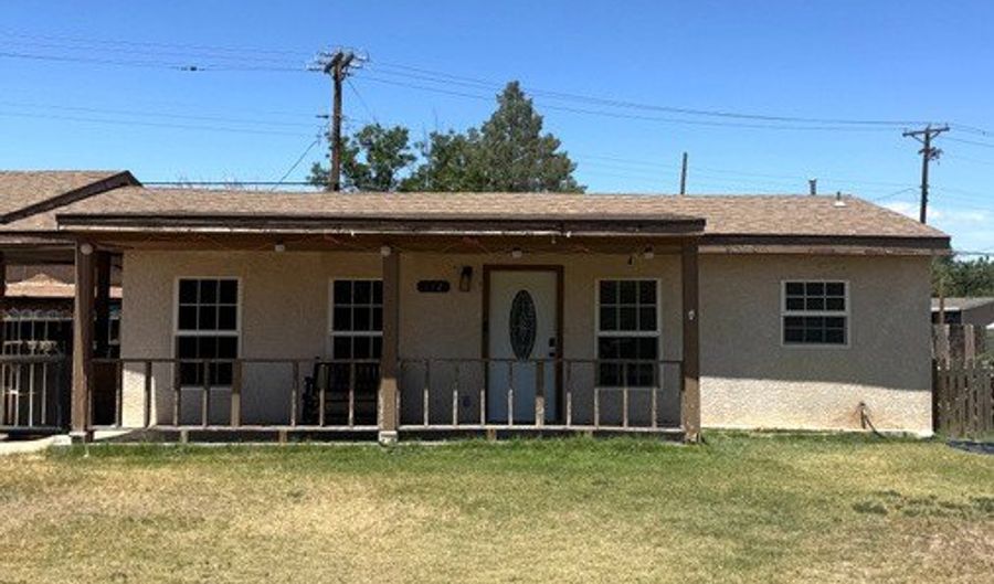 812 CARPER Dr, Artesia, NM 88210 - 3 Beds, 3 Bath