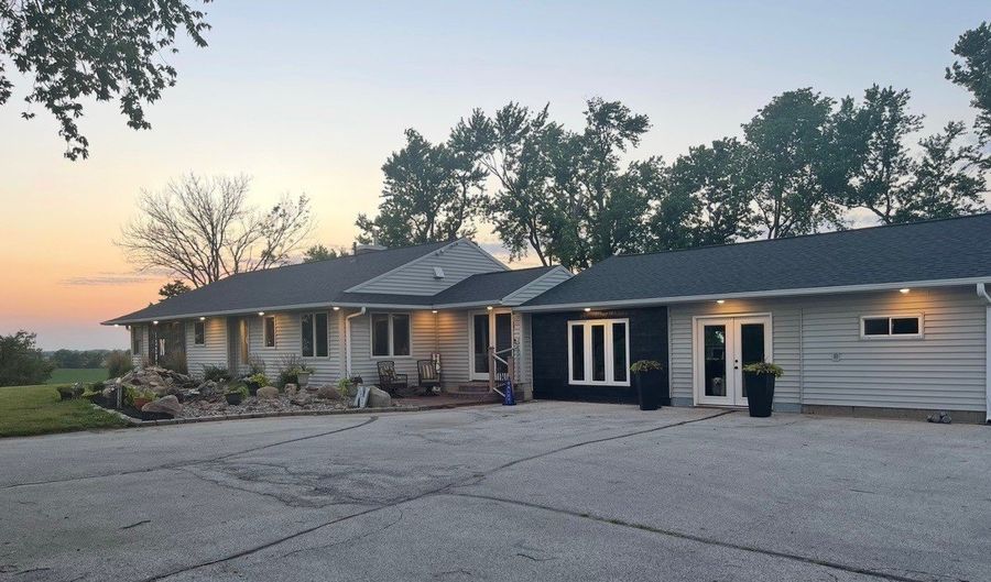 13201 NW 58th St, Polk City, IA 50226 - 3 Beds, 4 Bath