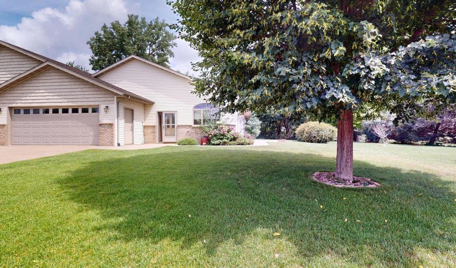 1802 Crystal Dr, Albert Lea, MN 56007 - 2 Beds, 2 Bath