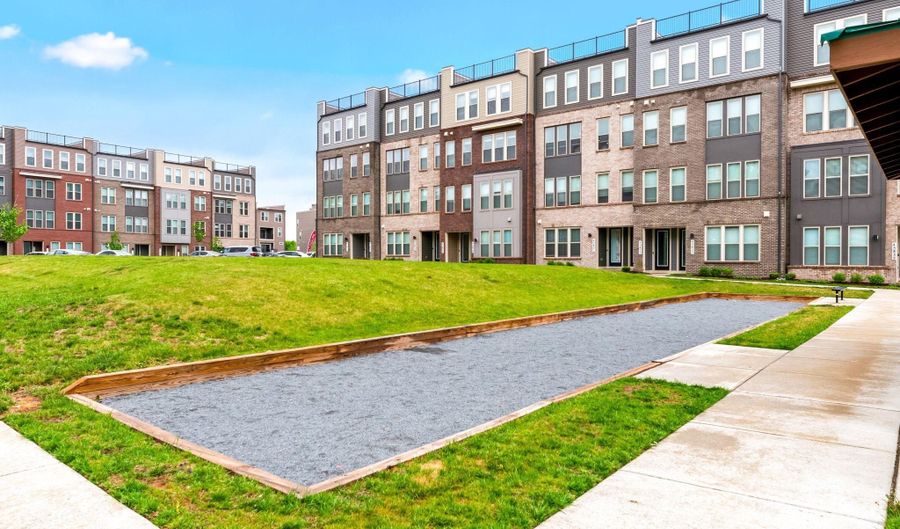 21950 GARGANEY Ter, Ashburn, VA 20147 - 2 Beds, 2 Bath