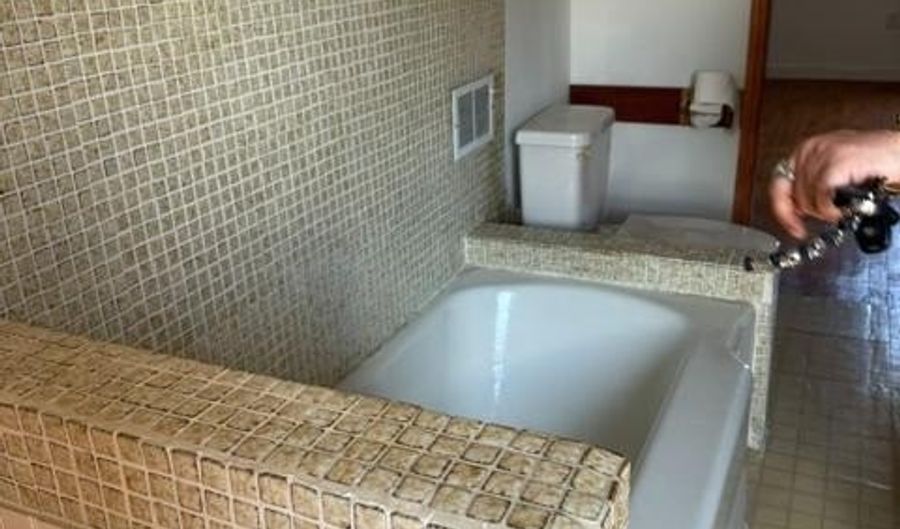 5724 FRANKLIN St, Baltimore, MD 21225 - 3 Beds, 2 Bath