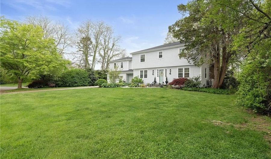 21 Preston Dr, Barrington, RI 02806 - 4 Beds, 3 Bath