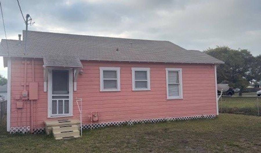 736 S Houston St, Aransas Pass, TX 78336 - 2 Beds, 0 Bath