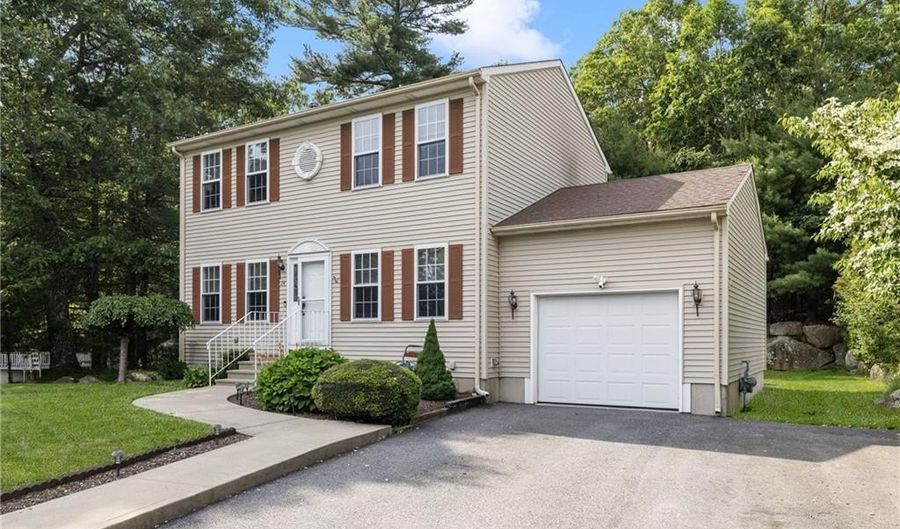 24 Cobblestone Ter, Coventry, RI 02816 - 3 Beds, 3 Bath