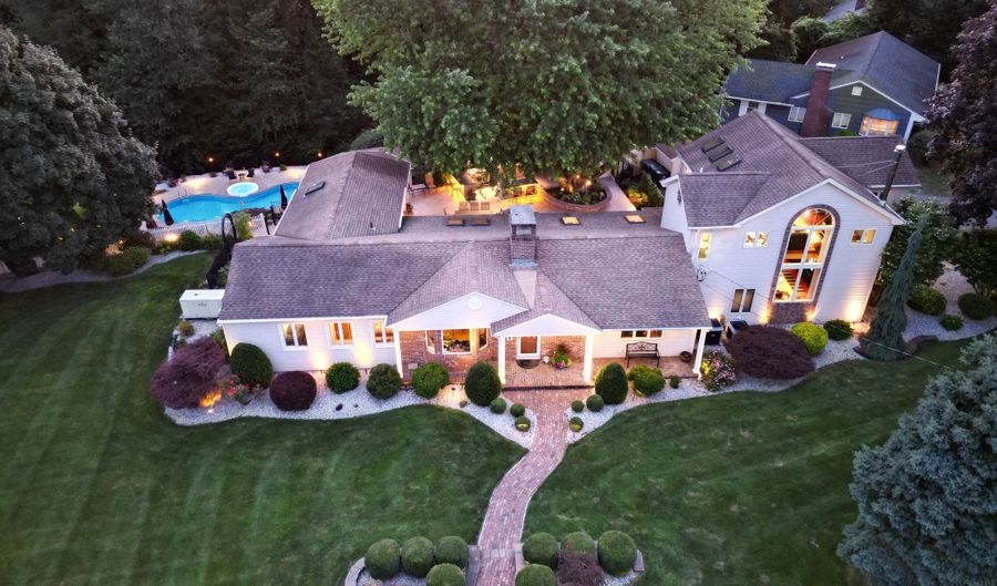 103 Glenbrook Dr, Cheshire, CT 06410 - 3 Beds, 4 Bath