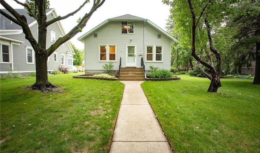 1007 Douglas St, Alexandria, MN 56308 - 3 Beds, 2 Bath