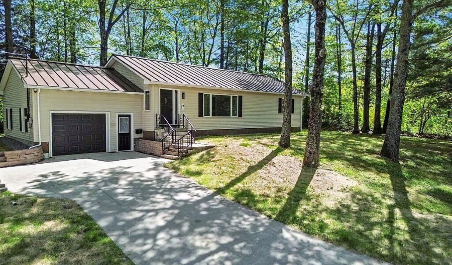 7 Philip Ave, Augusta, ME 04330 - 2 Beds, 2 Bath
