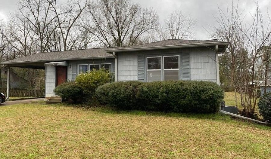 604 W Jefferson St, Aberdeen, MS 39730 - 2 Beds, 1 Bath