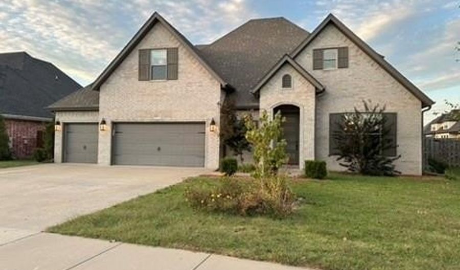 1812 Edinburgh Ave, Bentonville, AR 72713 - 4 Beds, 3 Bath