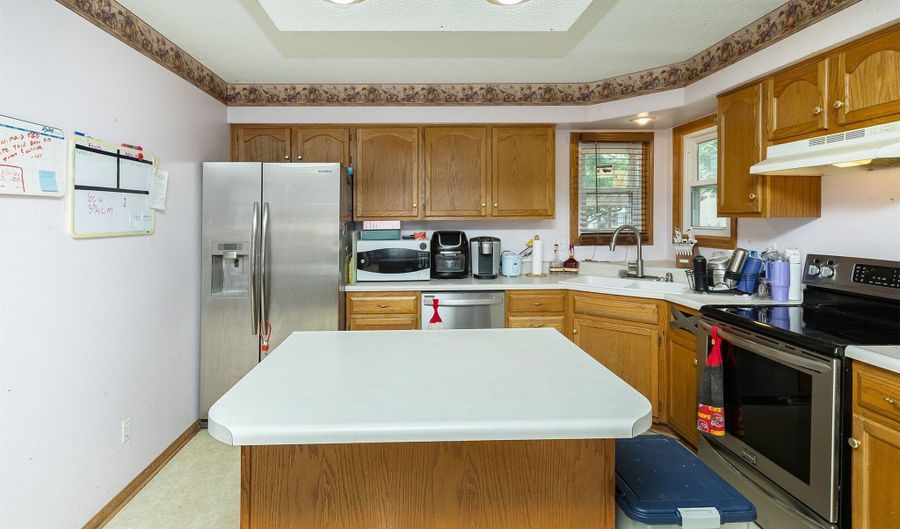 1212 8th Ave SE, Altoona, IA 50009 - 4 Beds, 3 Bath