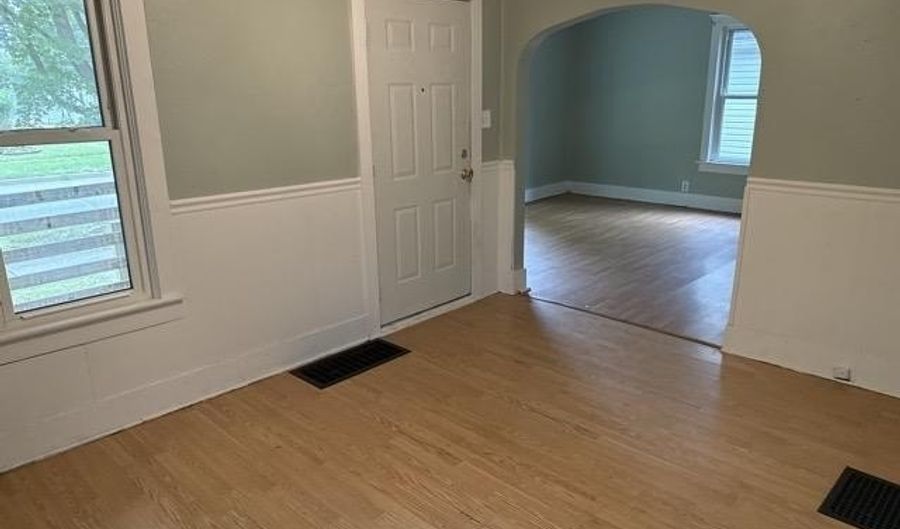 812 E 9th St, Auburn, IN 46706 - 3 Beds, 1 Bath