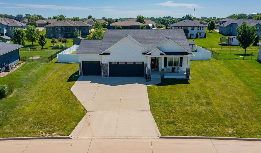 8711 NW 27th Ct, Ankeny, IA 50023 - 5 Beds, 3 Bath