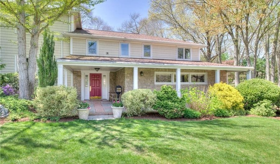 23 Pine Top Rd, Barrington, RI 02806 - 5 Beds, 6 Bath