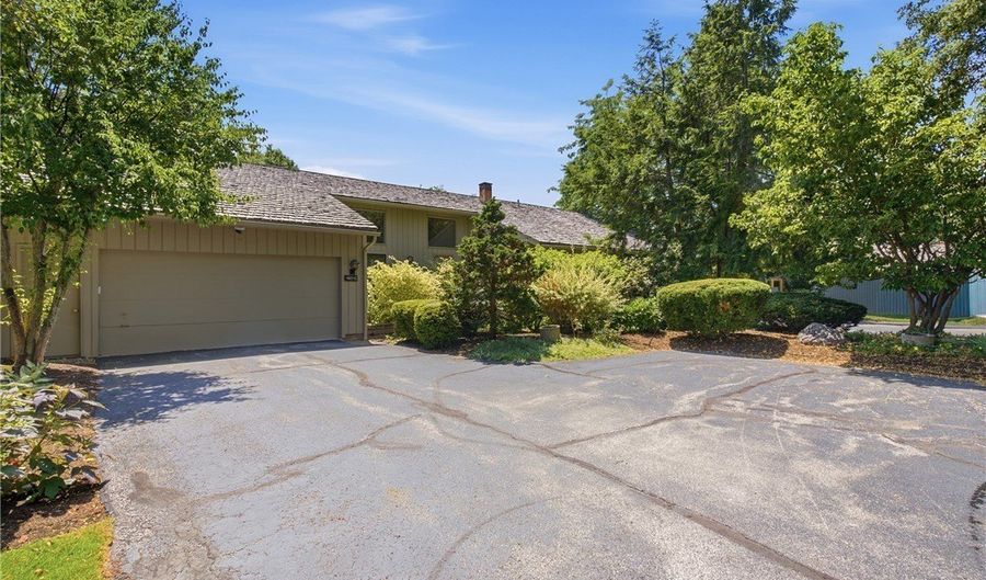 483 Concord Downs Ln, Aurora, OH 44202 - 3 Beds, 3 Bath
