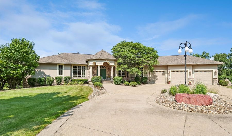 25173 Pin Oak Dr, Adel, IA 50003 - 4 Beds, 3 Bath
