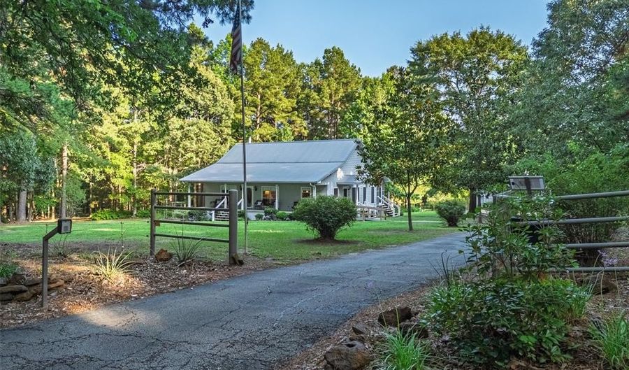 329 County Road 2804, Alto, TX 75925 - 3 Beds, 2 Bath