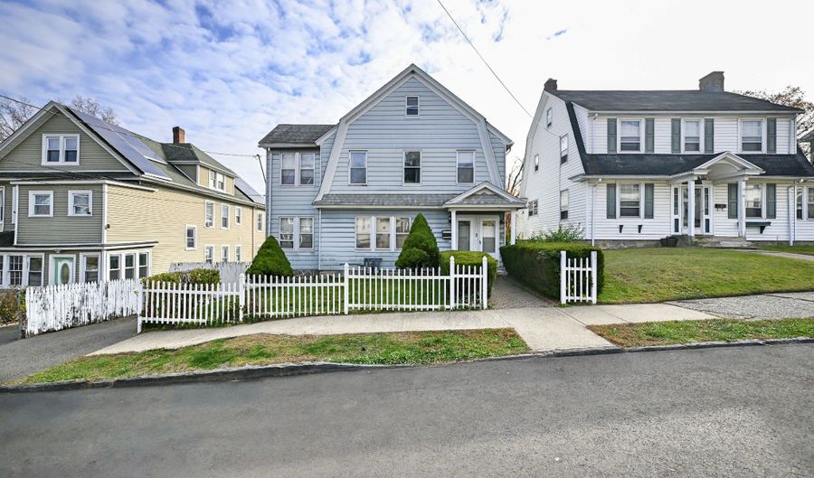 25 Manhattan Ave, Bridgeport, CT 06606 - 4 Beds, 2 Bath