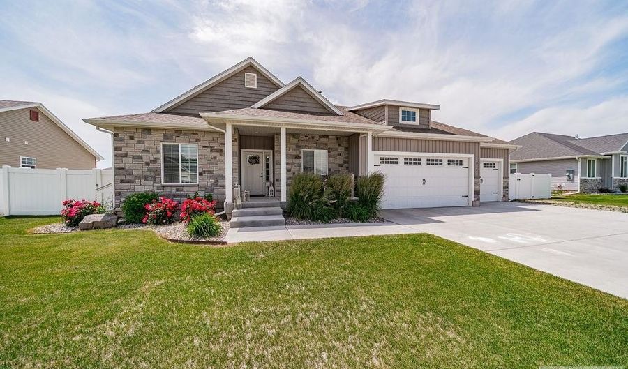 1814 47th St, Ammon, ID 83406 - 7 Beds, 3 Bath