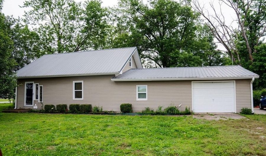 401 S Gartner Ave, Altamont, KS 67330 - 4 Beds, 1 Bath