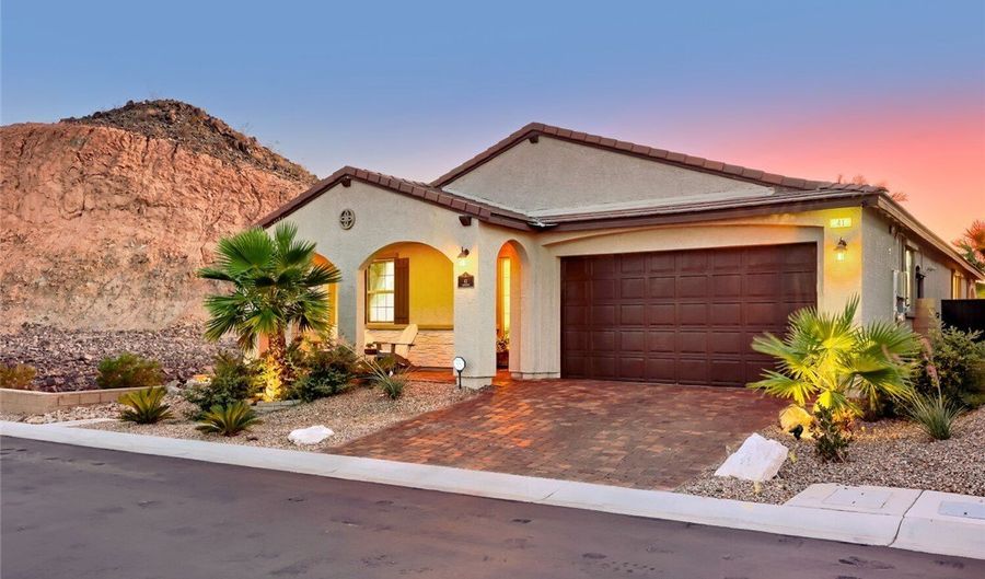 41 Tatahatso Point St, Henderson, NV 89011 - 3 Beds, 2 Bath