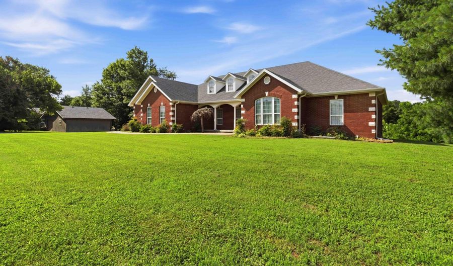 136 Riverview Dr, Anderson, MO 64831 - 5 Beds, 3 Bath