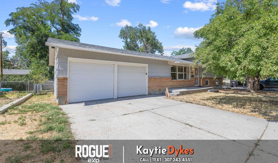 1320 Kingsbury Dr, Casper, WY 82609 - 6 Beds, 2 Bath