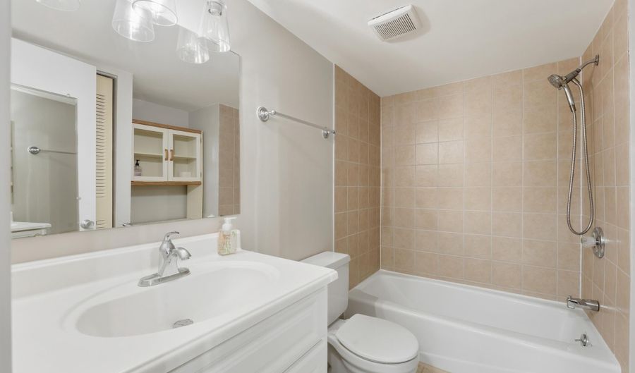 4408 ISLAND Pl 202, Annandale, VA 22003 - 3 Beds, 2 Bath