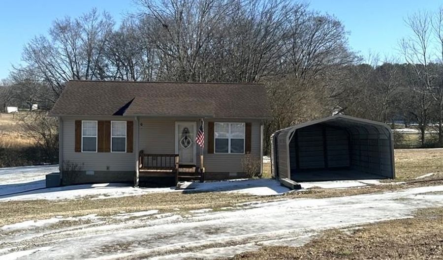 362 Oak St, Big Sandy, TN 38221 - 2 Beds, 1 Bath