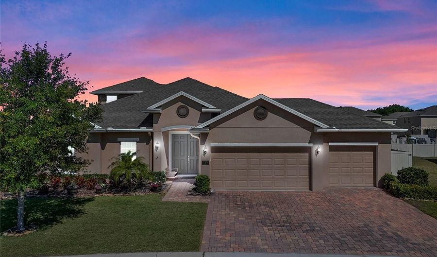 725 CALABRIA Way, Howey In The Hills, FL 34737 - 5 Beds, 3 Bath