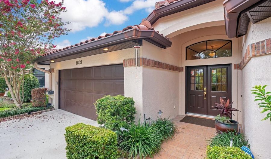 1609 GLEN EAGLES Way, Orlando, FL 32804 - 3 Beds, 3 Bath