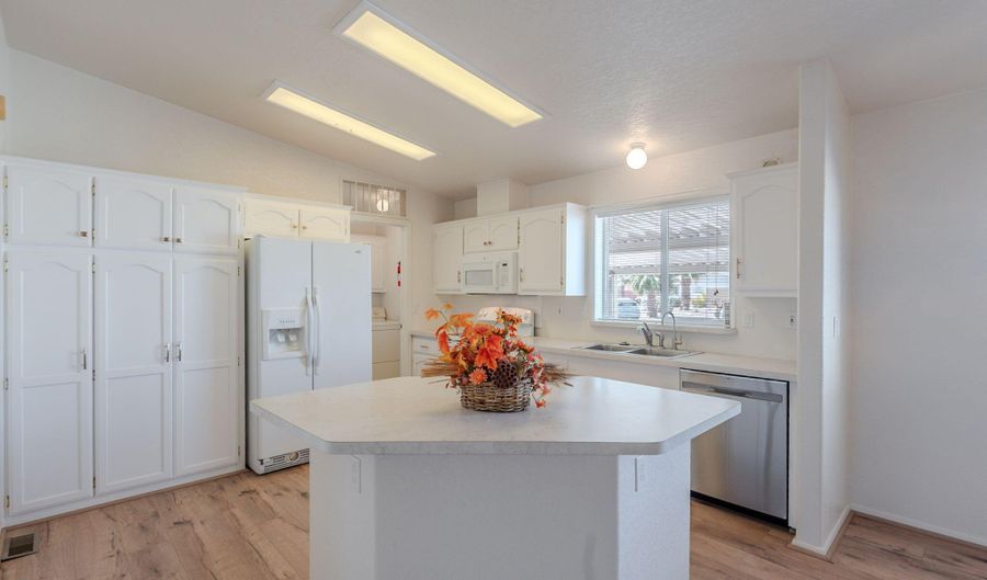 2054 N Thornton Rd 138, Casa Grande, AZ 85122 - 2 Beds, 3 Bath