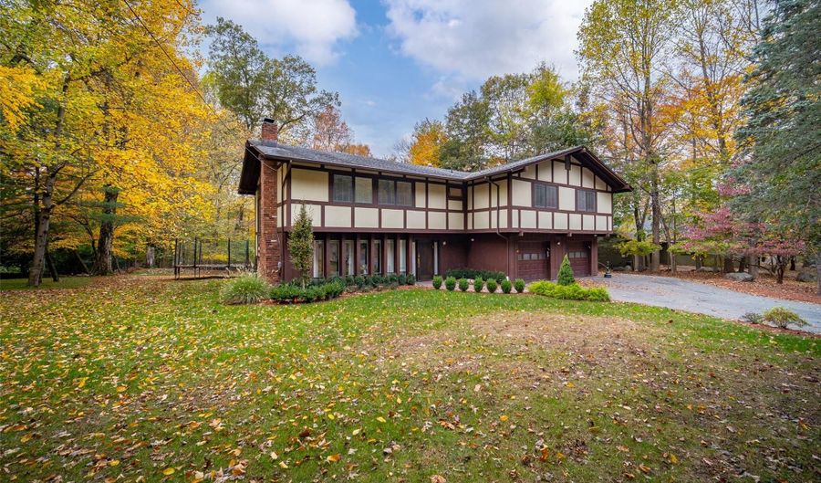 4 Ayr Ct, Airmont, NY 10901 - 4 Beds, 3 Bath