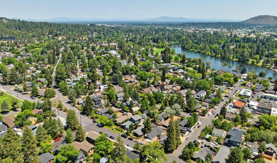 820 NW 12th St, Bend, OR 97703 - 2 Beds, 2 Bath