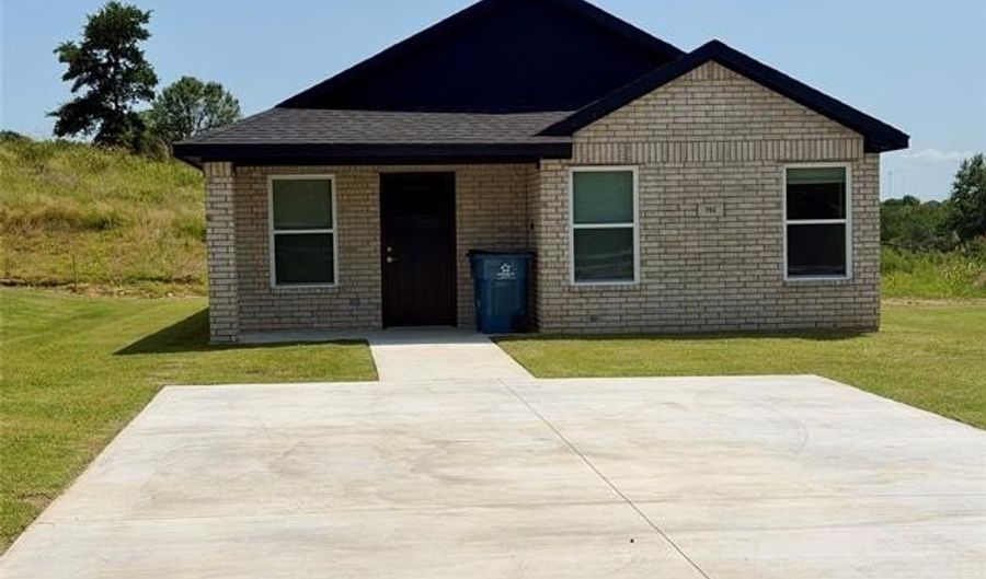 702 W 6th St, Atoka, OK 74525 - 3 Beds, 2 Bath